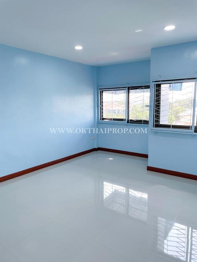 ทาวน์โฮม 4.5 ชั้น ถนนโชคชัย 4 ลาดพร้าว 8