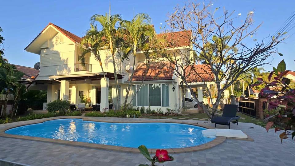 ✨ ให้เช่า Pool Villa หรู 2 ชั้น 4 นอน 5 น้ำ เพียง 88,000.-/เดือน (Full Service!) 🏊‍♂️ 1