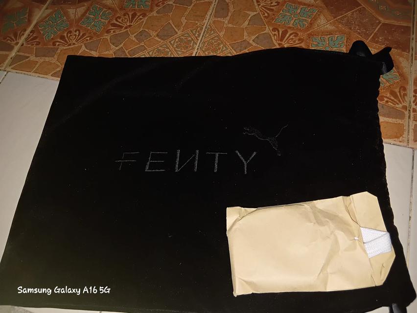 รองเท้าผ้าใบ Puma x Rhihanna รูปที่ 2