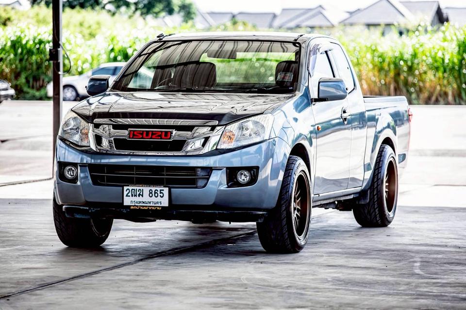 Isuzu D-Max Space Cab 2.5L ดีเซล ปี 2013 สีเทา เกียร์ธรรดา 
