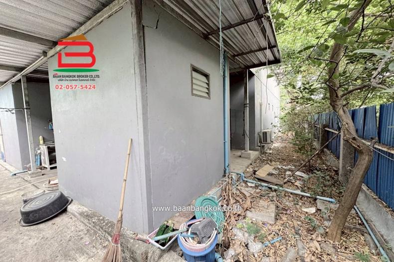 ที่ดินพร้อมสิ่งปลูกสร้าง ซอยลาดปลาเค้า 34 เนื้อที่ 104 ตรว. ใกล้ปั้มปตท.สาขาเกษตร-นวมินทร์ ถนนประเสริฐมนูกิจ แขวงจรเข้บัว เขตบางกะปิ กรุงเทพฯ 10