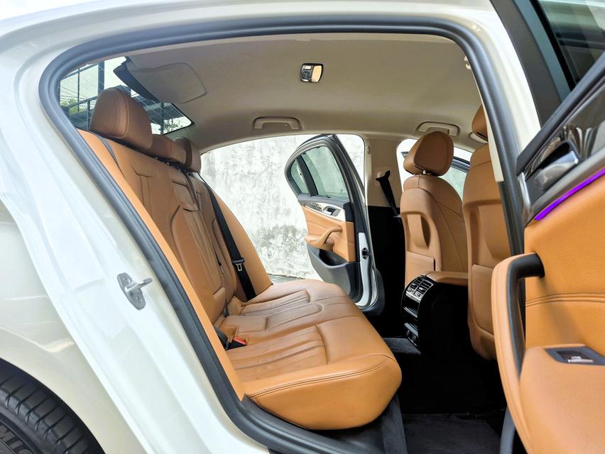 ขายBMW 520d Sport ปี18 12