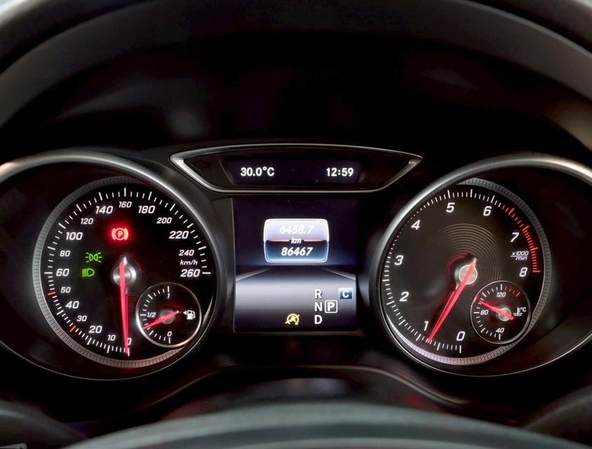 MERCEDES-BENZ GLA200 W156 1.6 Urban ปี 2019 8