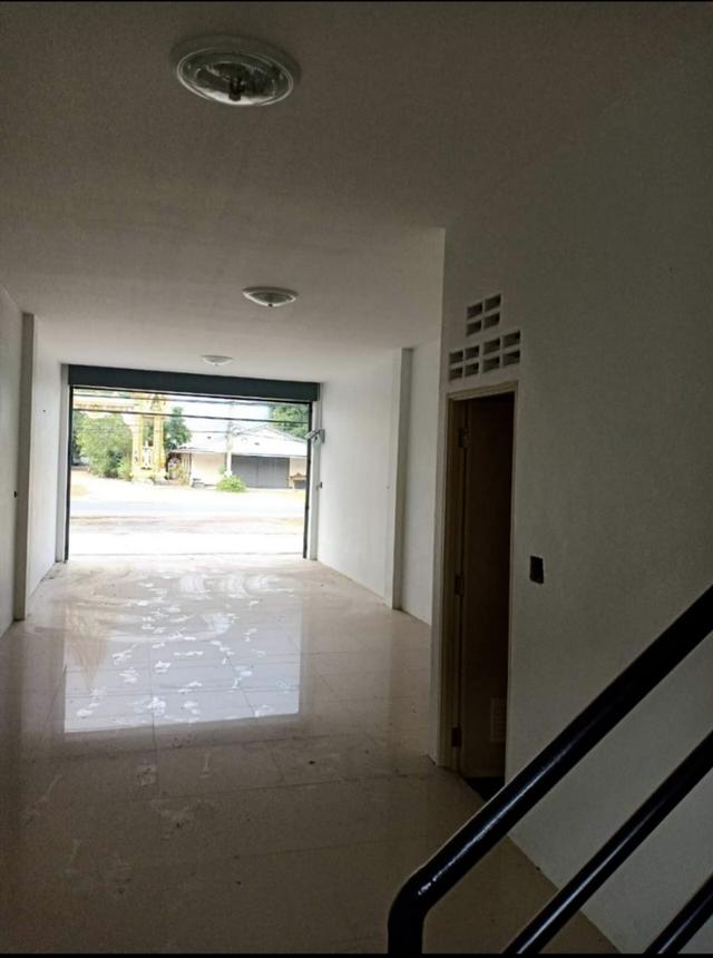 อาคารพาณิชย์ 3 ชั้นติดถนนใหญ่ 8