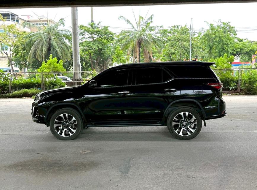 ขายรถ Toyota Fortuner 2.8 Legender 2WD ปี 2022 สีดำ เกียร์ออโต้ 7