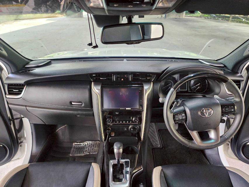 Toyota FORTUNER 2.8 Legender Black Top 4WD AT ปี 2023 11
