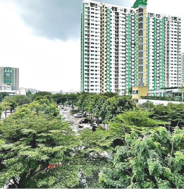 Sell by owner hard up for cash 750 m from MRT. 14