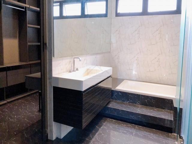 ให้เช่า Luxury Townhome 3 ชั้น 29.9 ตร.ว. The Landmark เอกมัย-รามอินทรา เดินทางสะดวก ใกล้จุดขึ้นลงทางด่วน ใกล้เซ็นทรัลอี 3