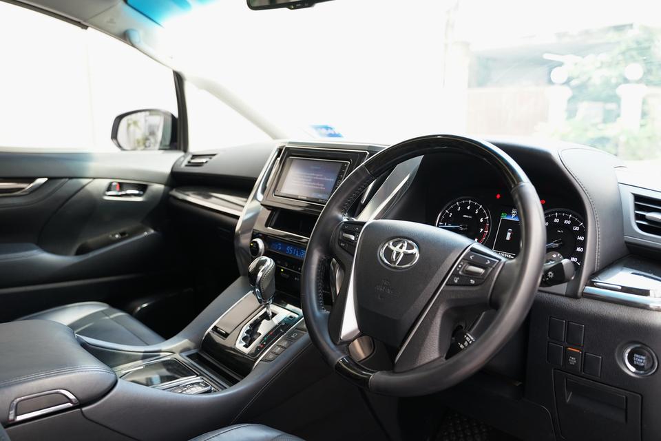 Toyota Vellfire 2.5 CVT yr.2017 3