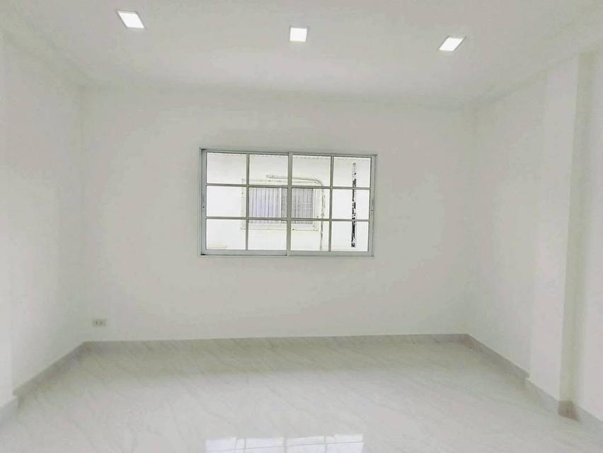 ทาวน์เฮาส์ 2 ชั้น หมู่บ้านพูนสินธานี 3 ซอยเคหะร่มเกล้า 64 18