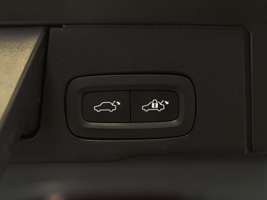 2022 Volvo XC60 2.0 (ปี 17-26) Recharge T8 R-Design Expression AWD SUV AT B86 รูปที่ 19