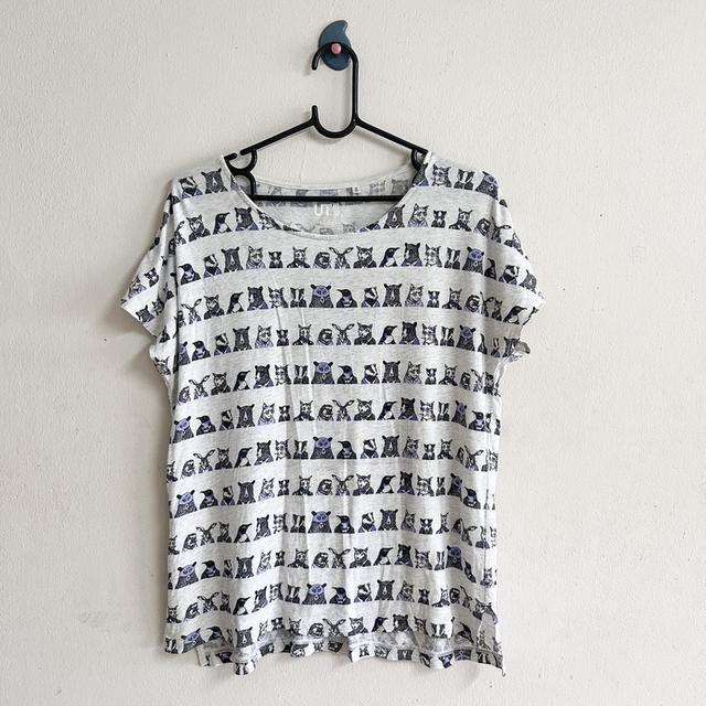 ยุนิM เสื้อยืดหญิงแขนล้ำสีเทาลายหมา