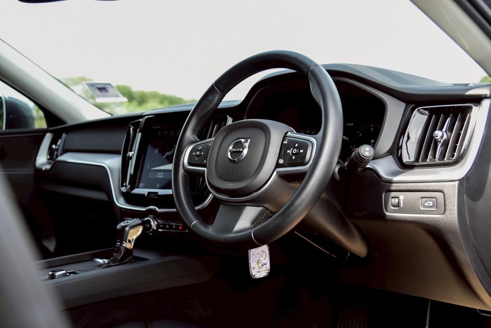 รหัสรถ CBL1092 VOLVO XC60 D4 MOMENTUM AWD AT 2018 11