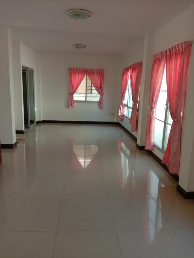 บ้านเดี่ยว 2 ชั้นหมู่บ้านโดมทอง 6