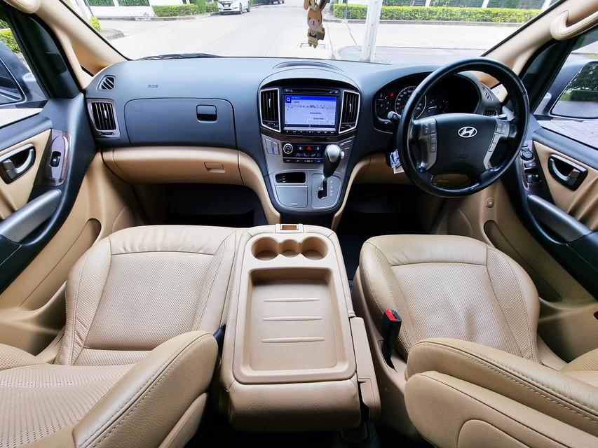 Hyundai H-1 2.5 Deluxe (ปี 2017) Van AT 4