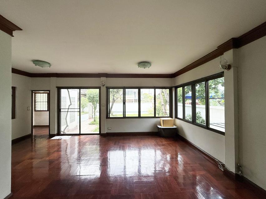 ขาย บ้านเดี่ยว 5 นอน ซอยประชาชื่น 30  ใกล้ โรงพยาบาลเกษมราษฎร์ ประชาชื่น 84 ตรว 2 ชั้น 3