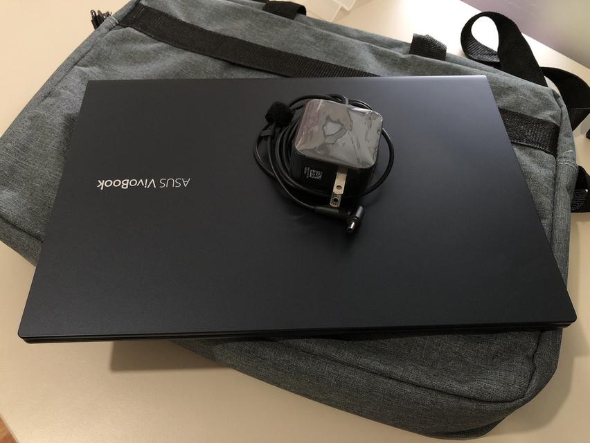 Notebook Asus ViVoBook 14 Ryzen 3  การ์ดจอ AMD Radeon ฮาร์ดดิสก์ SSD 512GB แรม4GB  สภาพสวยไร้รอย 1