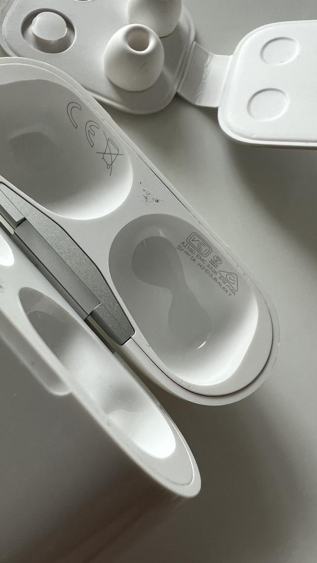 Airpods Pro 1st gen 4