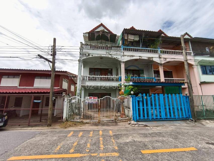 ทาวน์เฮ้าส์ 3 ชั้น ซอยพหลโยธิน 56 ใกล้โรงพยาบาล บี.แคร์ เมดิคอลเซ็นเตอร์ ถนนพหลโยธิน แขวงสายไหม เขตสายไหม กรุงเทพมหานคร