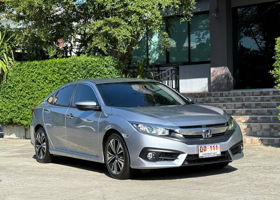 2018 HONDA CIVIC FC 1.5 TURBO รถมือเดียวออกป้ายแดง รถวิ่งน้อย เข้าศูนย์ทุกระยะ รถไม่เคยมีอุบัติเหตุครับ