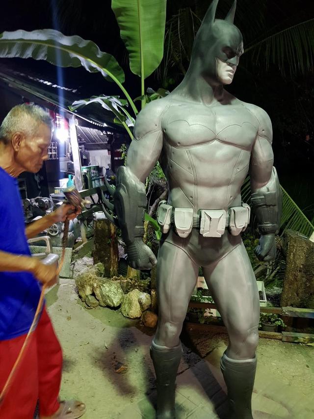 หุ่นจำลองฮีโร่แบทแมน หุ่นแบทแมนไฟเบอร์กลาส ขนาดสูง2เมตร มือหนึ่ง 3