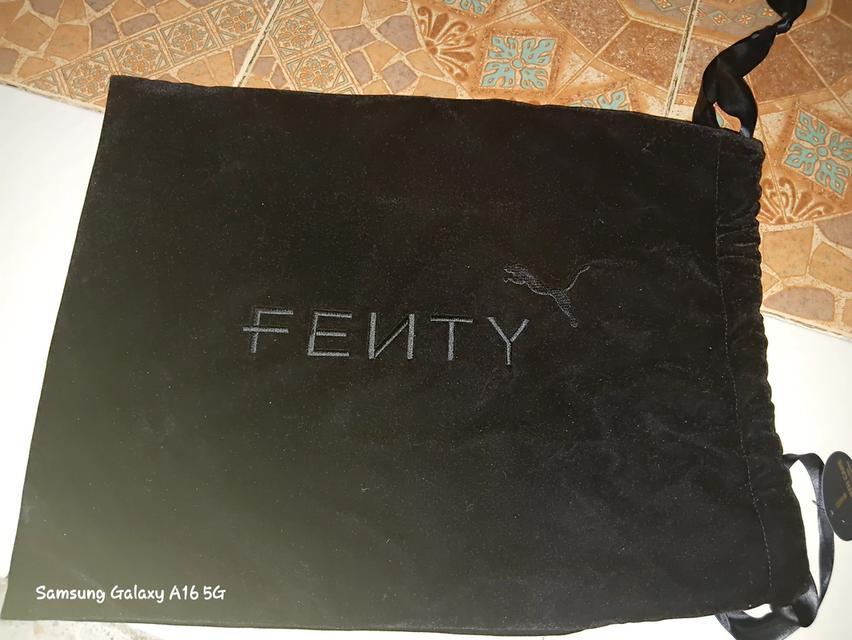 รองเท้าผ้าใบ Puma x Rhihanna รูปที่ 3