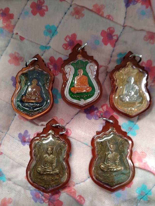 พระเครื่องพร้อมเลี่ยมกรอบ