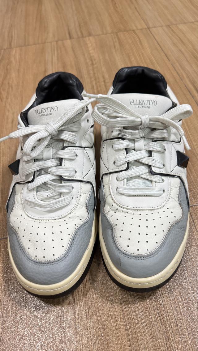 รองเท้าผ้าใบหนัง Valentino รูปที่ 4
