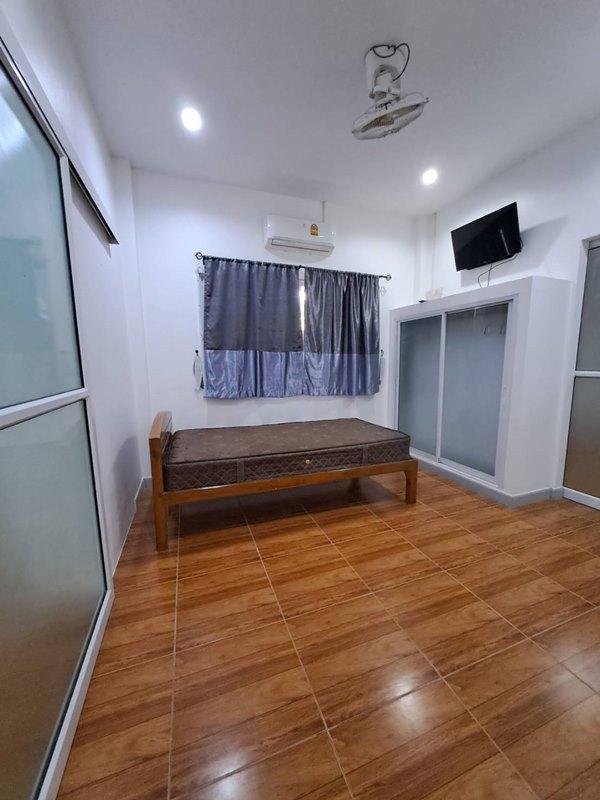 ขายบ้านเดี่ยว 1 ชั้น หมู่บ้านหนองสรวง อ.ศรีประจันต์ สุพรรณบุรี ใกล้โรงเรียน โรงพยาบาล ตลาด โทร 0869220218 7