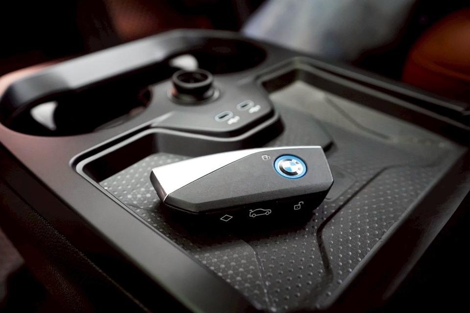 รหัสรถ MMA560 BMW iX xDrive 40 Sport ปี 2022 ออกปี 2023 วิ่ง35,XXX มือเดียว BSI ถึงปี 2027 ประกันแบตถึงปี 2031 6