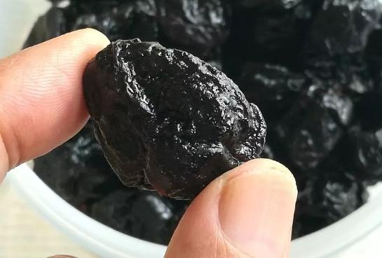 ลูกพรุนอบแห้ง Dried Prunes Grade A 4