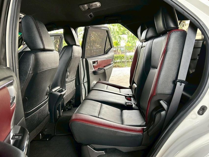 Toyota Fortuner 2.4 Legender 2WD AT ปี 2022 18