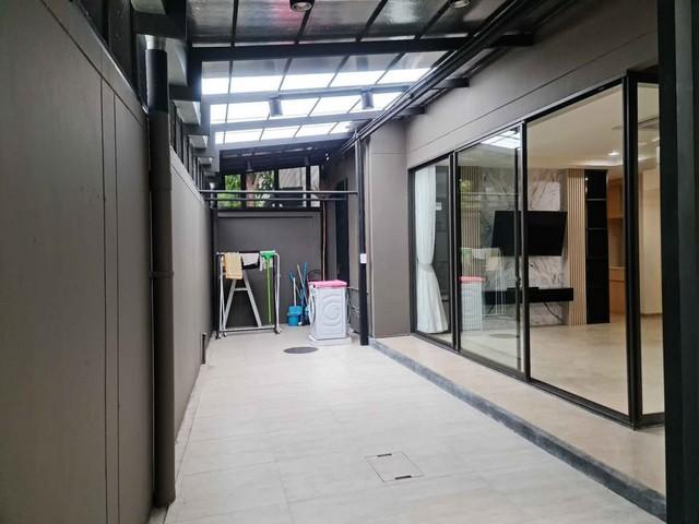 โฮมออฟฟิศสไตล์โมเดิร์น 4 ชั้น 3 ห้องนอน · 4 ห้องน้ำ โครงการ Atria อินทามระ 17 6