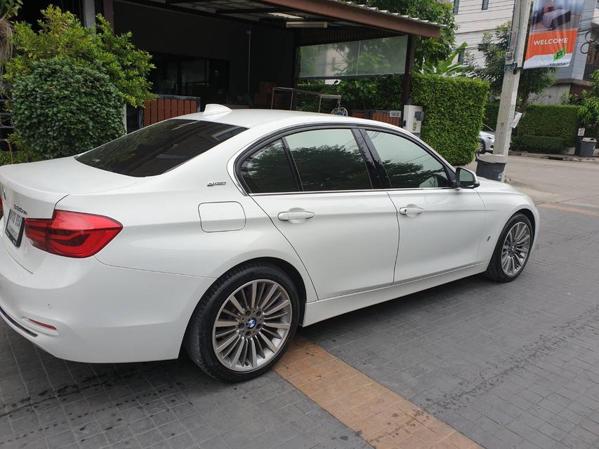 BMW 330e Luxury - F30 สีขาว เบาะน้ำตาล ปี2016/2017 รถจดทะเบียนปี 2560 ไมล์ 51,xxx km. เจ้าของขายเอง 1