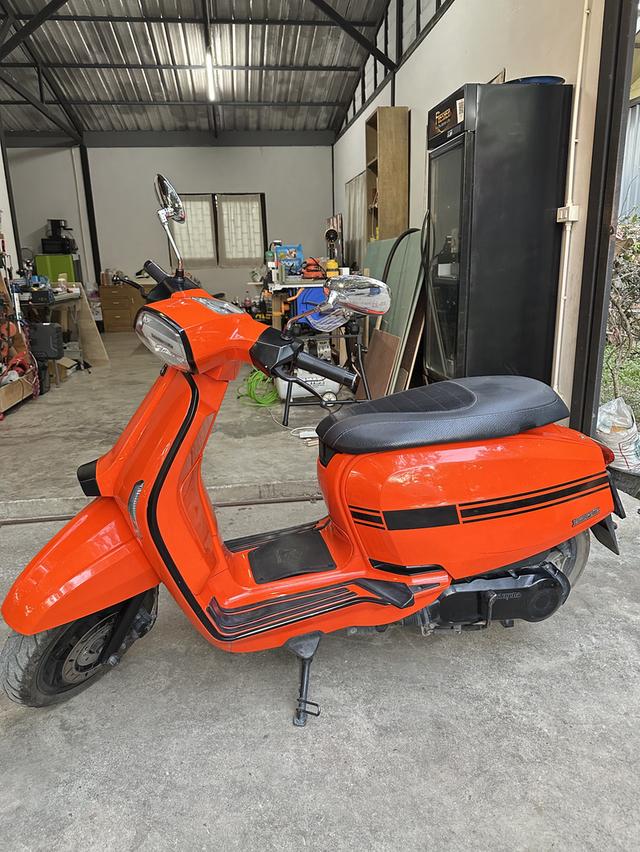 Lambretta V125 Special ปี 2021 สีส้ม 3