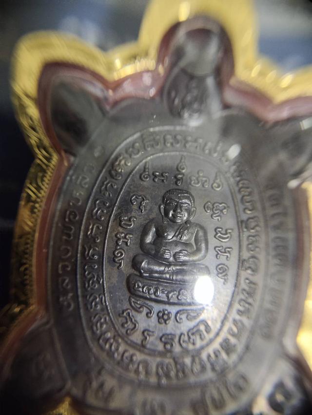 หลวงปู่หลิว รุ่นสุขใจ เนื้อนวะ เลี่ยมทองแท้ 80% พร้อมบัตรรับรองพระแท้ 4