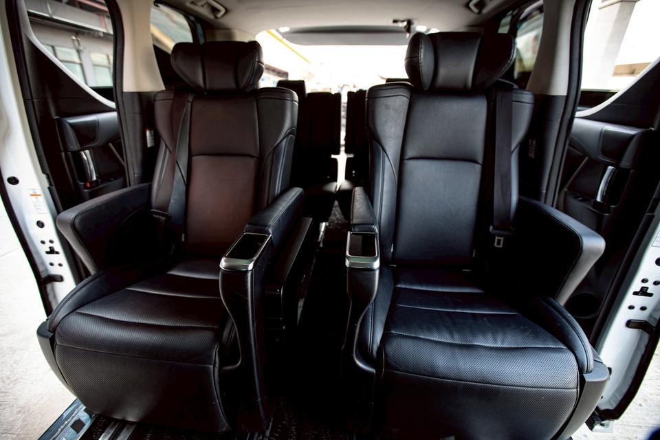 TOYOTA ALPHARD 2.5 SC PACKAGE สีขาว ปี 2019  มือเดียวป้ายแดง  11