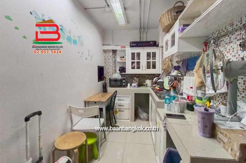 อาคารพาณิชย์ ปากซอยลาดพร้าว 69 เนื้อที่ 24 ตรว. (ใกล้BTSลาดพร้าว71) ถนนลาดพร้าว แขวงสะพานสอง เขตวังทองหลาง 9