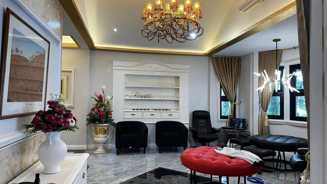 🏡 บ้านเดี่ยวชั้นเดียวหลังใหญ่ สไตล์โรมัน ทำเลเศรษฐกิจหลัก เดินทางสะดวก #สันกำแพง ราคา 60,000 บาท/เดือน ✨ 清迈山甘烹单层独栋罗马风格别墅出租 6 卧室 6 卫生间 – 租金 60,000 泰铢/ 9