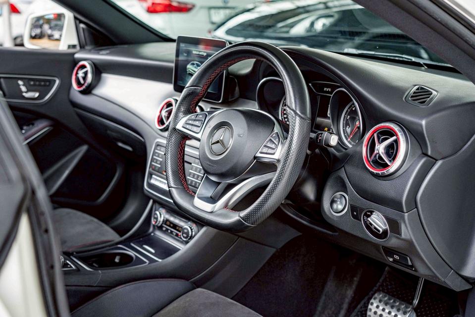 รหัสรถ NP870 รุ่นรถ : BENZ CLA250 AMG FACELIFTปีรถ : 2019 12