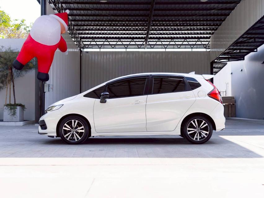 Honda Jazz 1.5RS + ปี 2017 ♨️ #ประกันเครื่องเกียร์3ปี3หมื่นkm♨️ 6