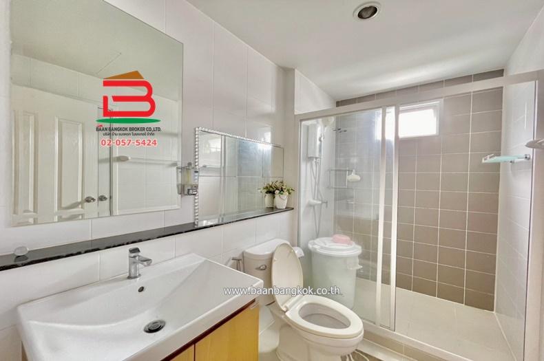 บ้านแฝด หมู่บ้าน อารียา เดอะวิลเลจ ลําลูกกา-คลอง 5 เนื้อที่ 44.8 ตรว. ใกล้รร.วัดปัญจทายิกาวาส ถนนลำลูกกา ตำบลลาดสวาย อำเภอลำลูกกา จังหวัดปทุมธานี 11