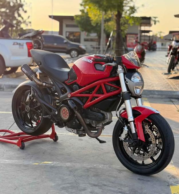 ขาย Ducati Monster 796 สีแดง 4