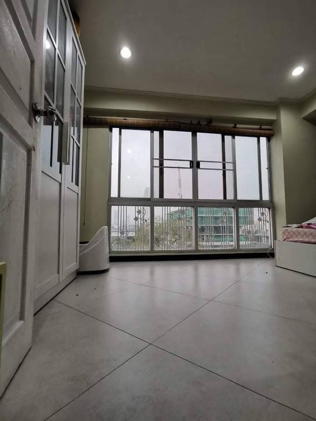 ขายห้องชุด คอนโด Low Rise ใจกลางเมือง พระราม9 พื้นที่ 40.2 ต.ร.ม.โทร 0818269745 5