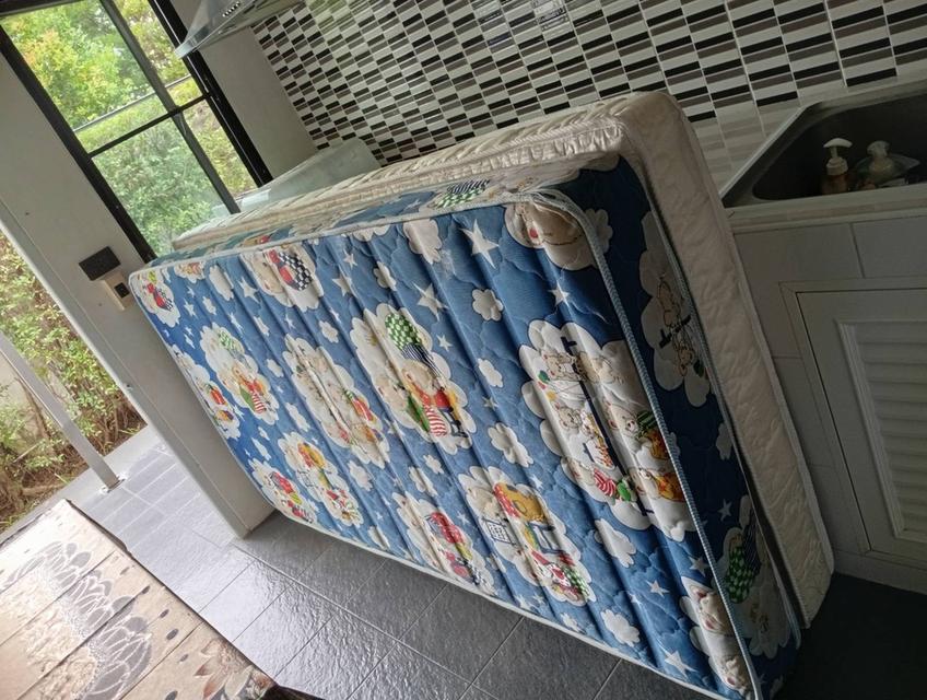 เตียงนอนเหล็ก 2ชั้น สีดำ ขนาด 3.5 ฟุต พร้อมที่นอน 2 หลัง (ใช้งานน้อย) ส่งต่อมือสอง สภาพดี ไม่มีตำหนิ