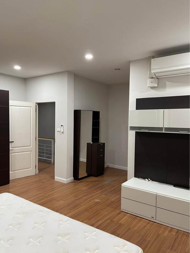 หมู่บ้านมัณฑนา ( ซ.กรุงเทพกรีฑา 7 หรือเข้าทางรามคำแหง 60) ให้เช่า 50,000 3