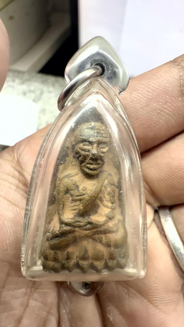 พระเครื่อง หลวงพ่อรวย พิมพ์หลวงปู่ทวด เนื้อดินไทย รุ่นแรก