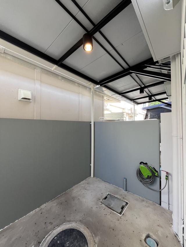 ให้เช่าทาวน์โฮมสองชั้น 2 ห้องนอน 3 ห้องน้ำ 1 ห้องรับแขก 1 ห้องครัว 1 ที่จอดรถ ขนาดที่ดิน 20 ตรว. พื้นที่ใช้สอย 89 ตรม. ให้เช่าราคา 20,000 10