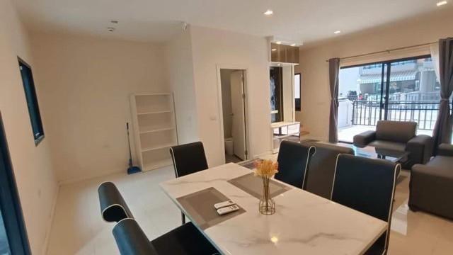 ให้เช่าทาวน์โฮม 3 ชั้น ย่านพัฒนาการตัดใหม่ Eigen Premium Townhome ซอยพัฒนาการ 99 เฟอร์ครบ 4 ห้องนอน ใกล้สวนหลวง ร.9  3