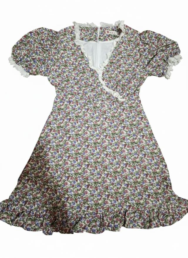 เดรสขาสั้นแขนตุ๊กตาลายดอกไม้